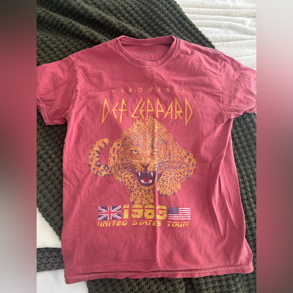 DEF LEPPARD | MAROON WOMENS T-SHIRT | SIZE SMALL